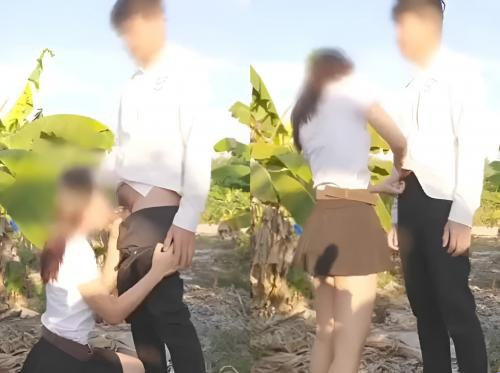 Bawa dia ke kebun pisang untuk menghisap ayam